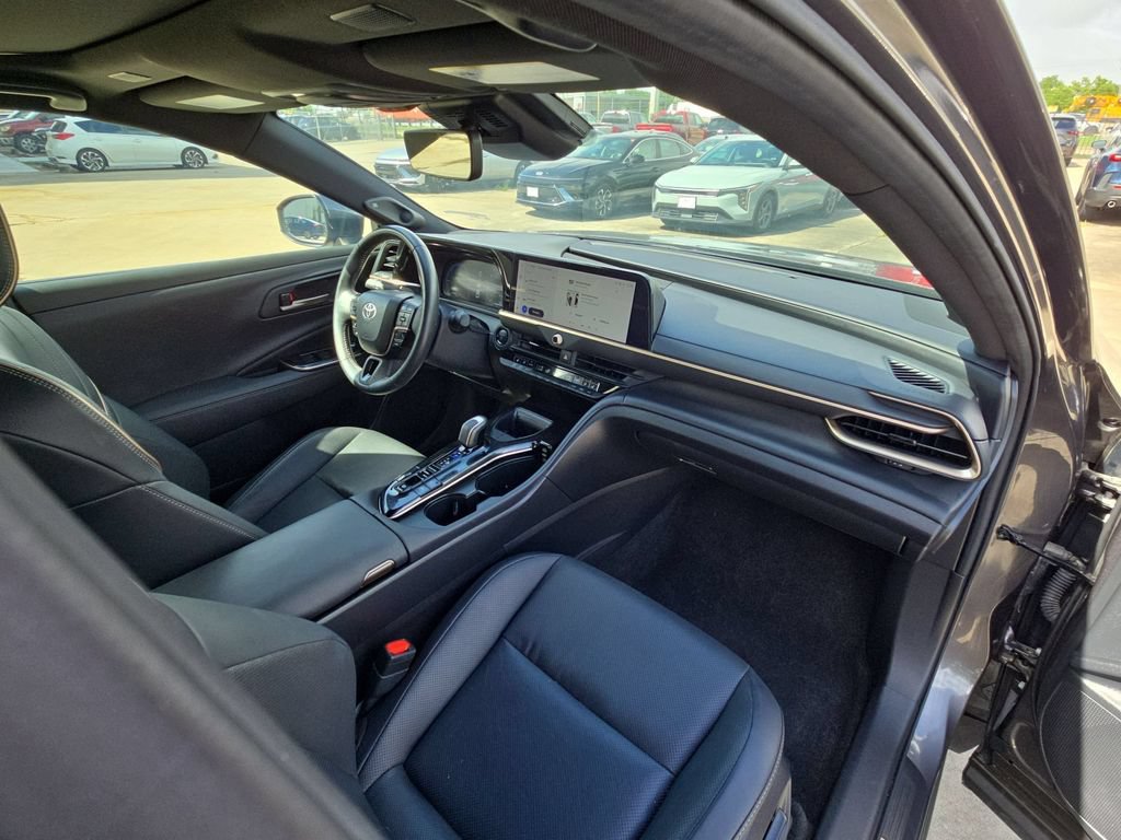 Used 2024 Toyota Crown AWD/4WD image 31