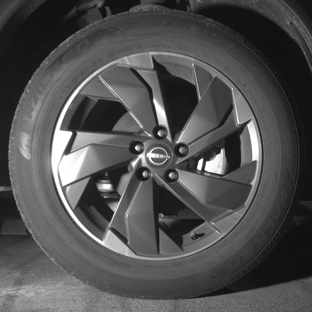 Used 2025 Nissan Rogue SV FWD image 13