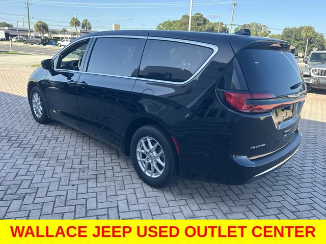 Used 2025 Chrysler Pacifica Select FWD image 13