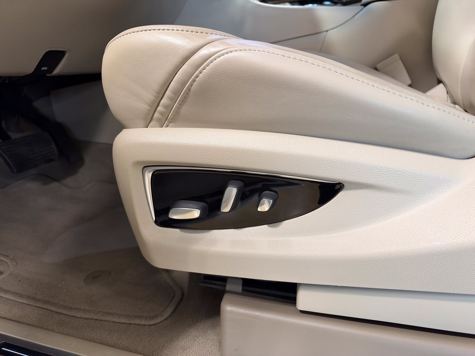 Used 2019 Cadillac Escalade 2WD image 12