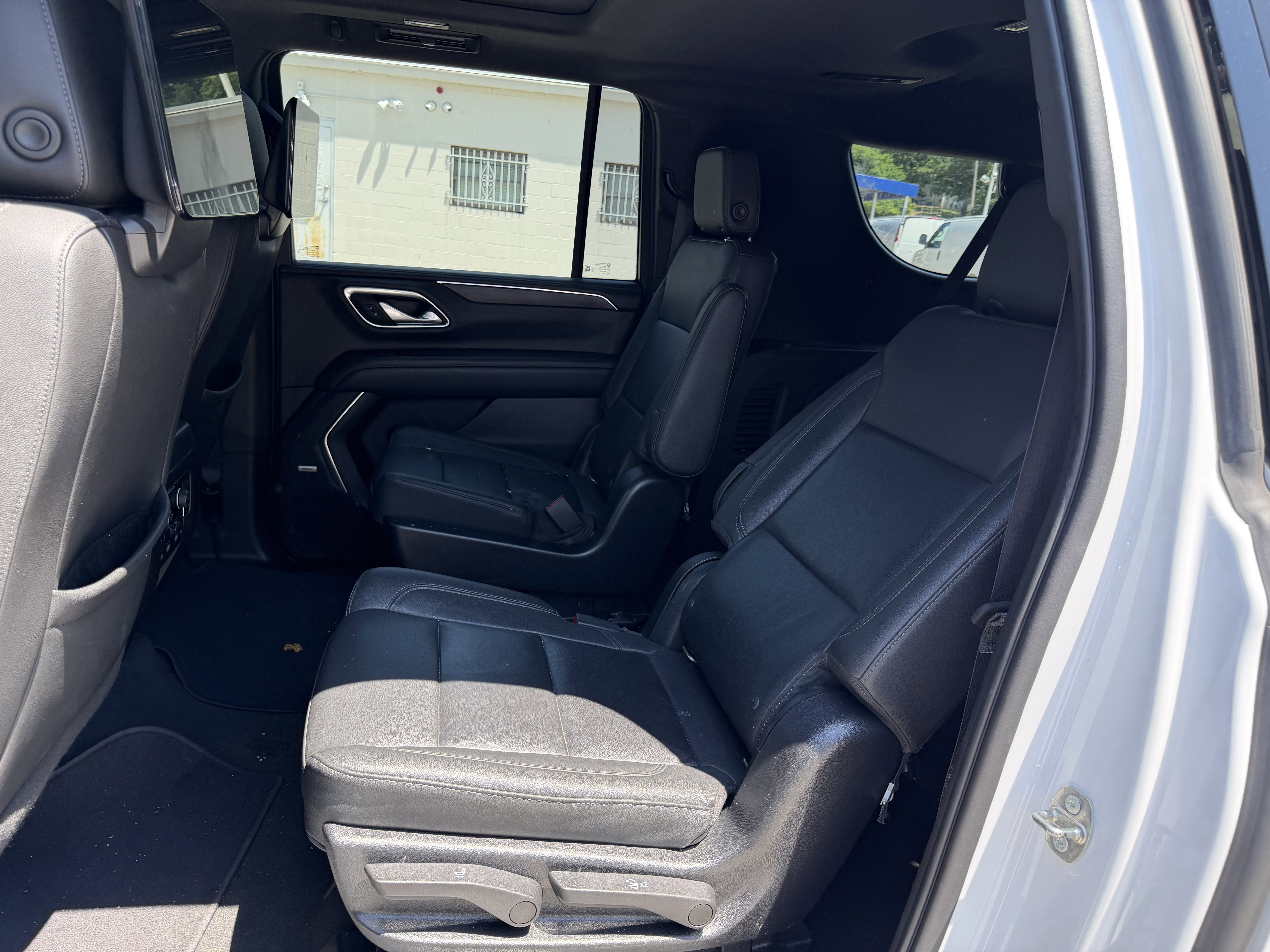 Used 2022 Chevrolet Suburban Z71 w/ Z71 Off-Road Package AWD/4WD image 13