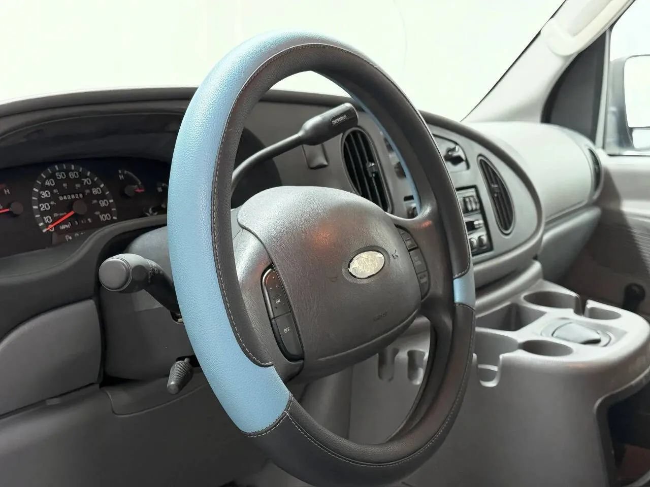 Used 2003 Ford E-350 and Econoline 350 XL RWD image 27