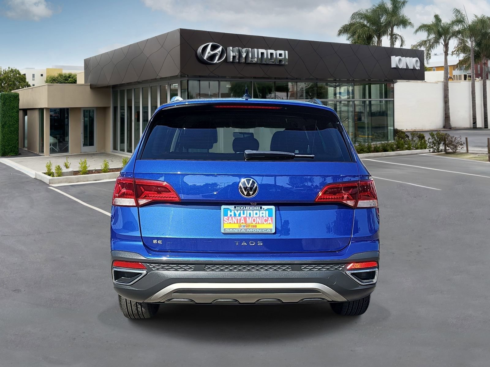 Used 2022 Volkswagen Taos SE image 4