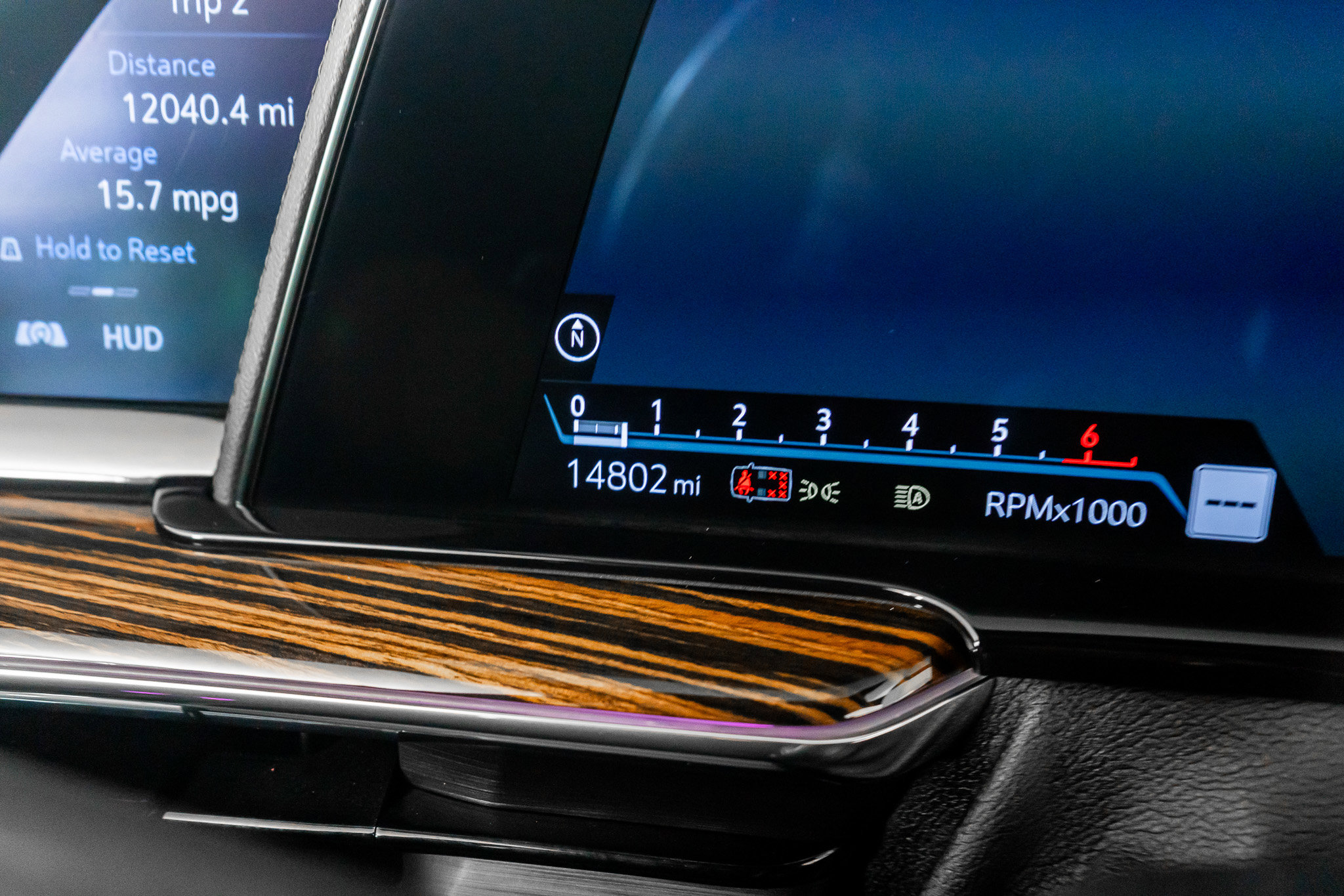 Used 2024 Cadillac Escalade ESV Premium Luxury image 47