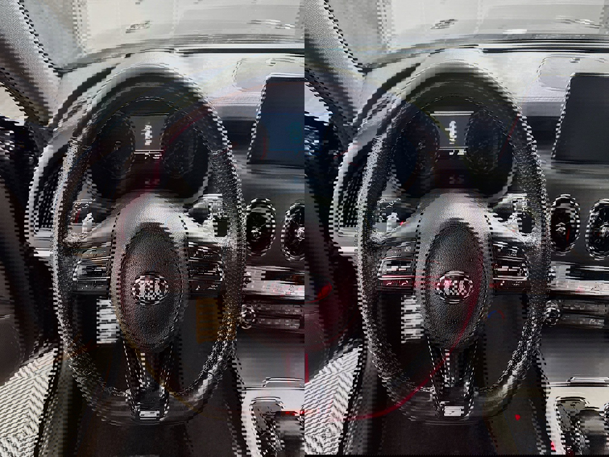 Used 2019 Kia Stinger GT2 image 16