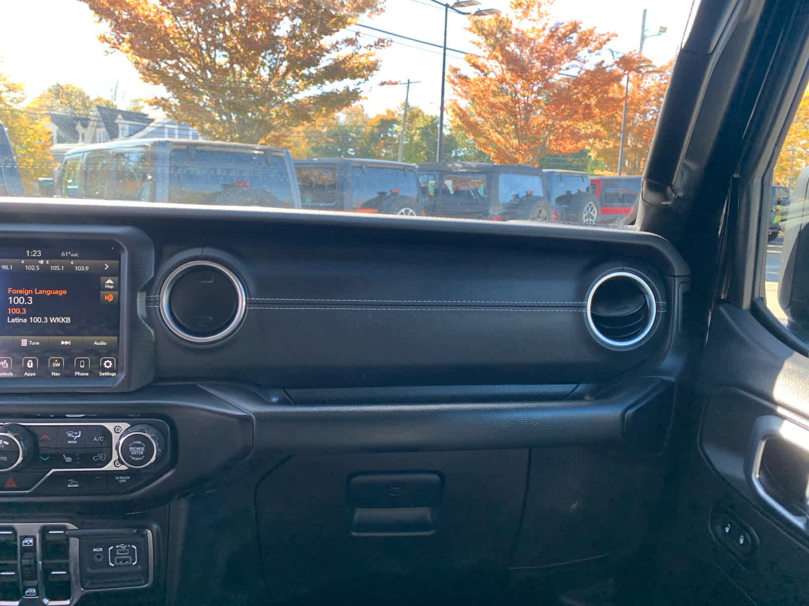 Used 2023 Jeep Wrangler Sahara w/ Cold Weather Group image 17