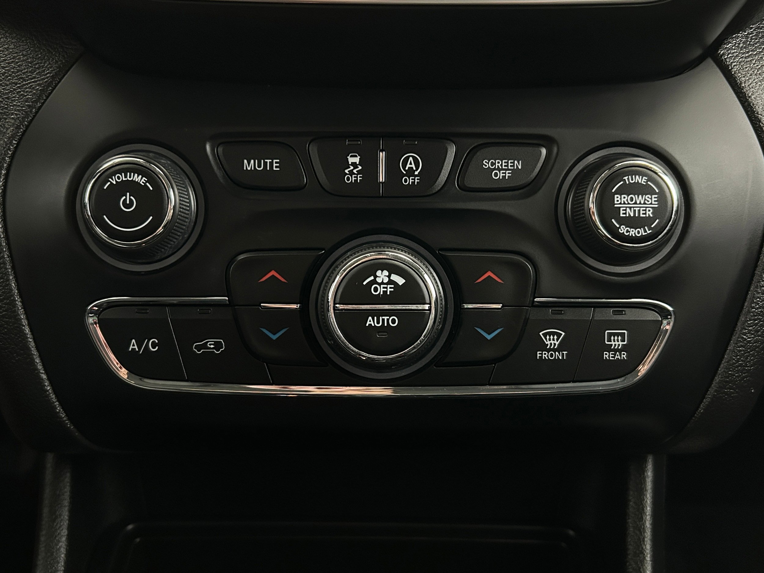 Used 2019 Jeep Cherokee Limited AWD/4WD image 11