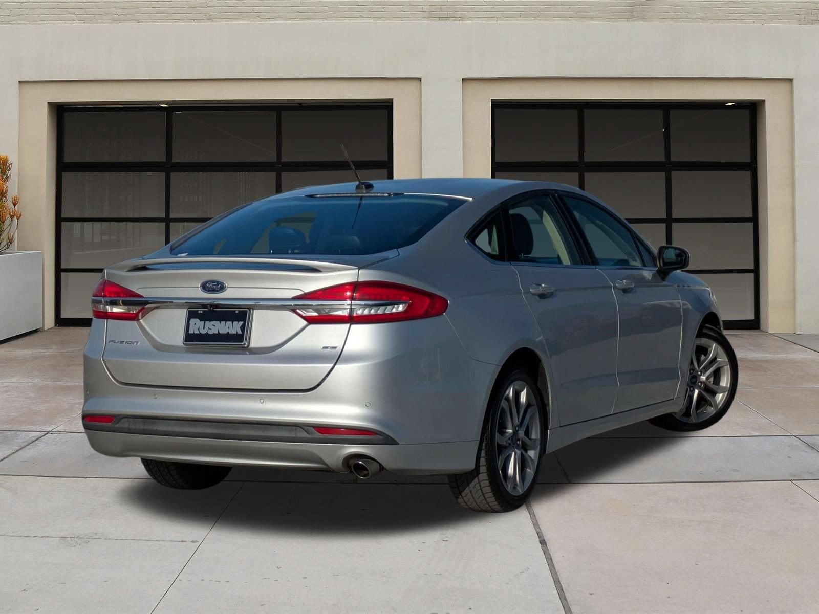 Used 2017 Ford Fusion SE w/ Equipment Group 201A FWD image 8