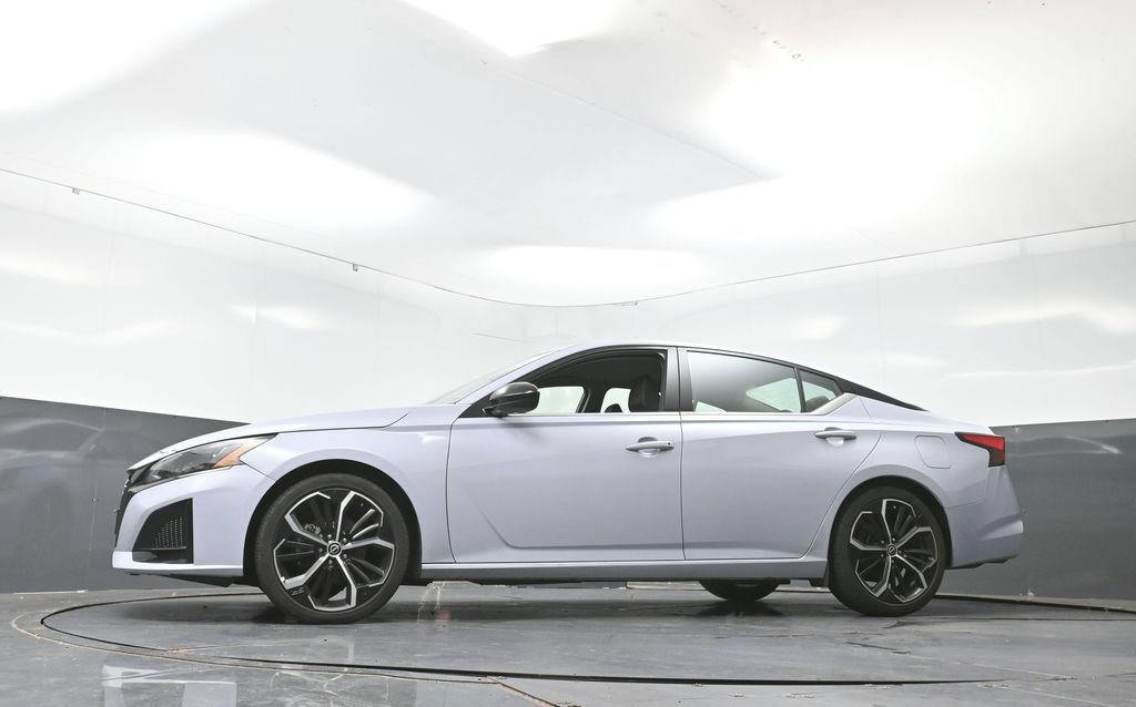Used 2024 Nissan Altima 2.5 SR FWD image 28