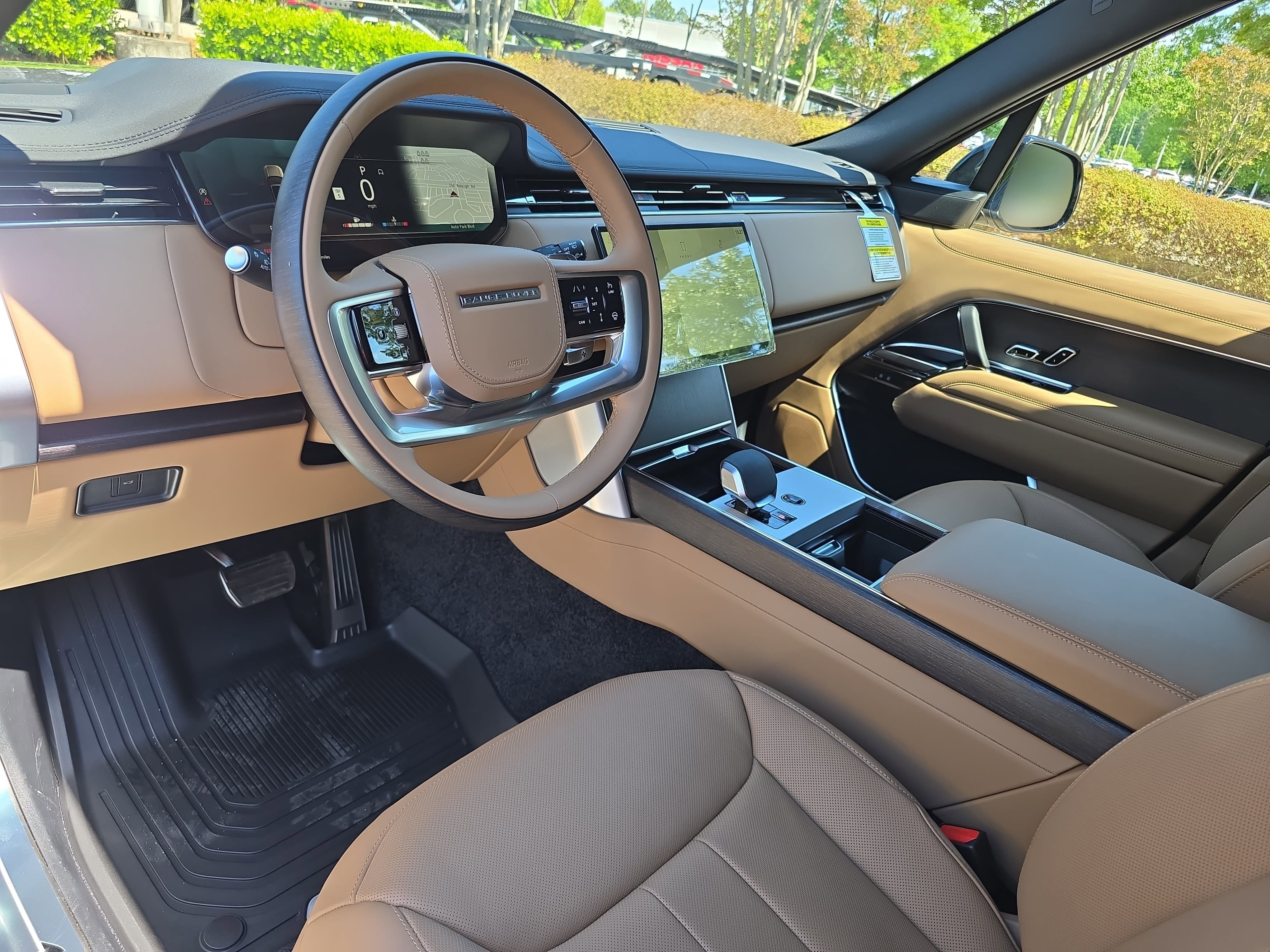 New 2026 Land Rover Range Rover Long Wheelbase SE AWD/4WD image 16