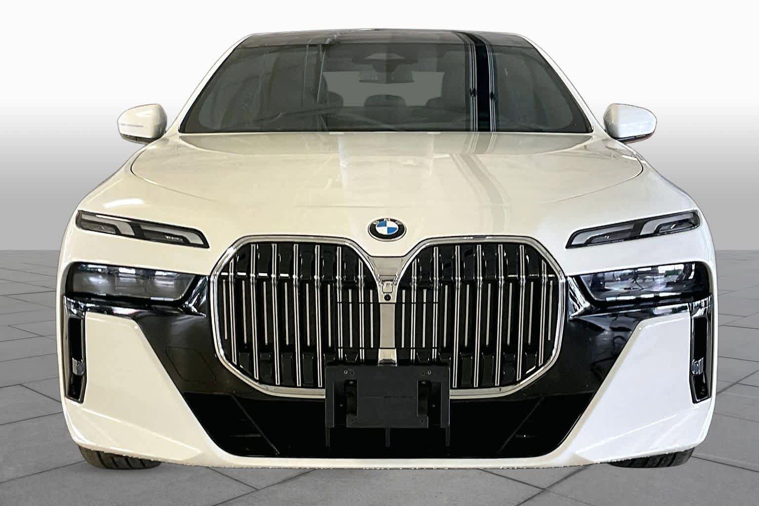 Used 2025 BMW 740i xDrive AWD/4WD image 3