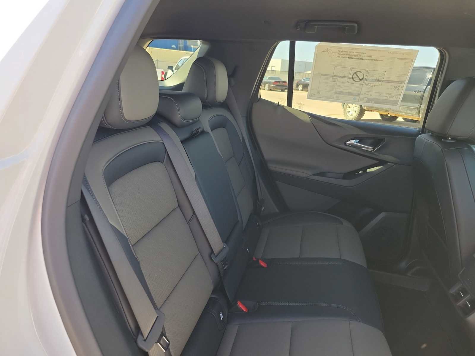 New 2026 Chevrolet Equinox LT w/ Convenience Package II AWD/4WD image 17