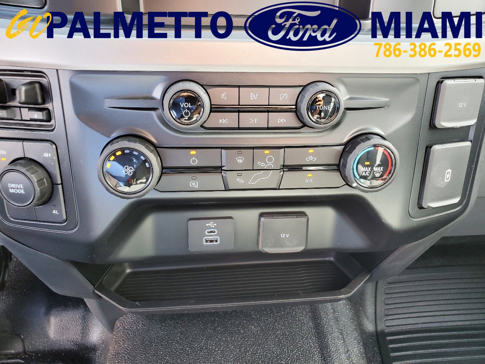 New 2024 Ford F550 4x4 Regular Cab Super Duty image 19