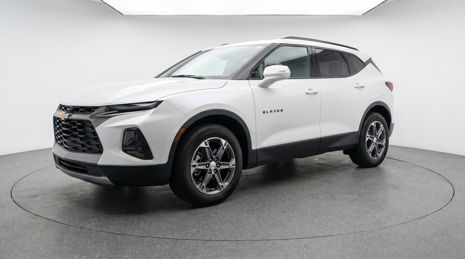 Used 2025 Chevrolet Blazer LT FWD image 3