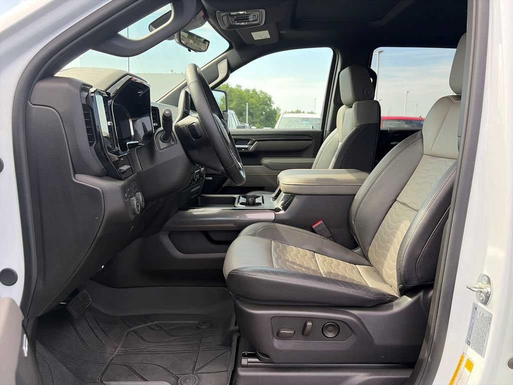 Used 2025 Chevrolet Silverado 2500 ZR2 w/ Technology Package AWD/4WD image 15