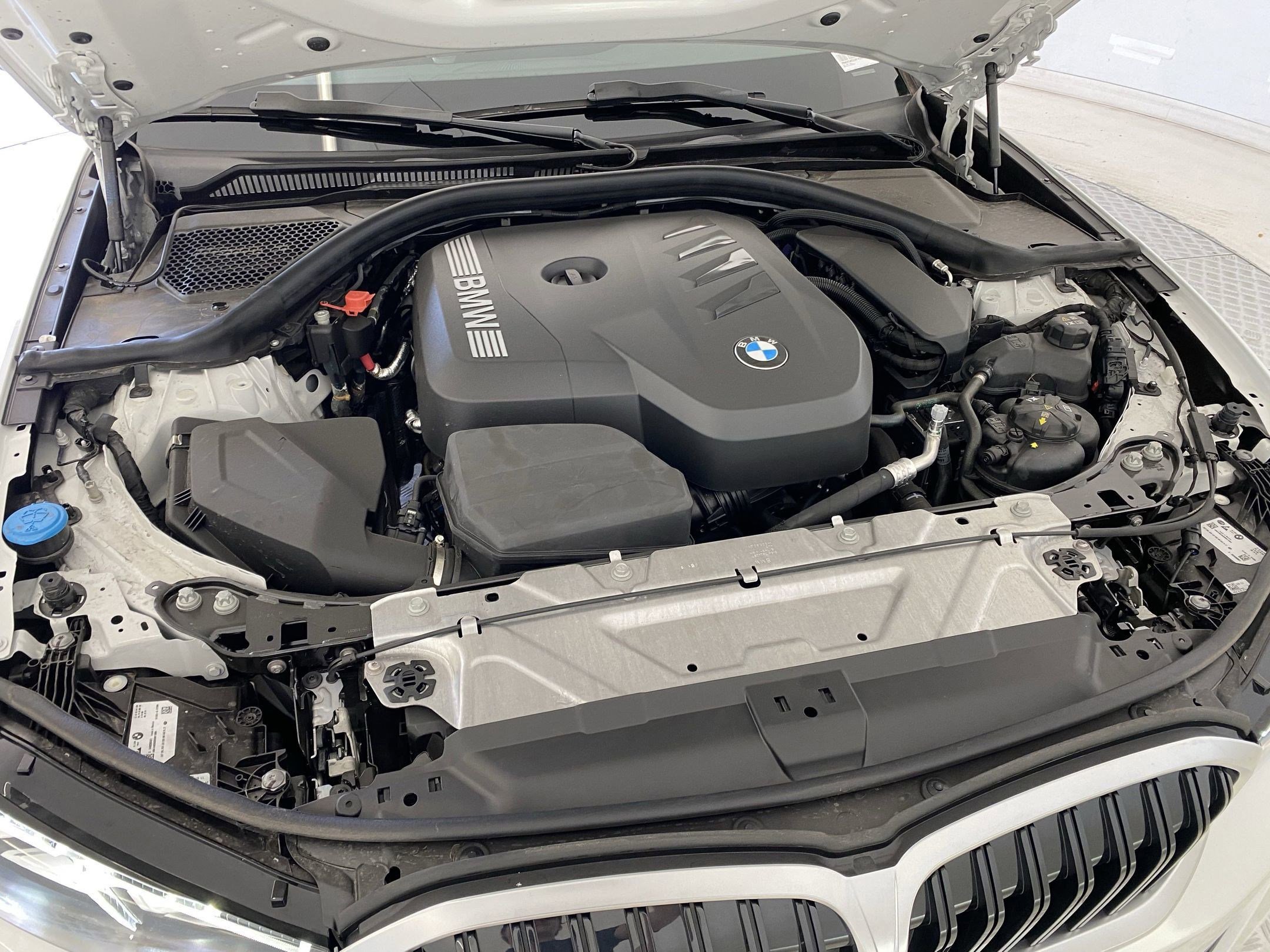 Used 2025 BMW 330i xDrive Sedan w/ Convenience Package image 31