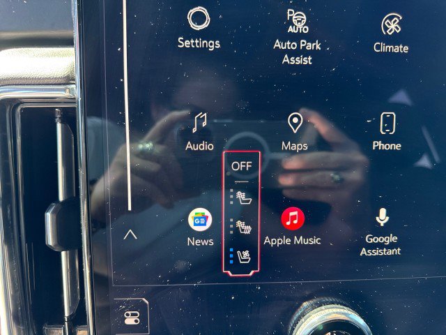 Used 2025 GMC Yukon XL Denali RWD image 26