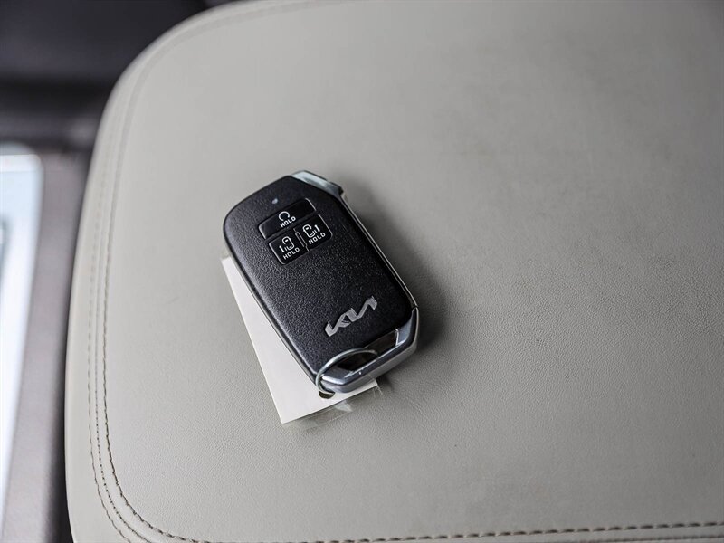Used 2024 Kia Carnival EX FWD image 37