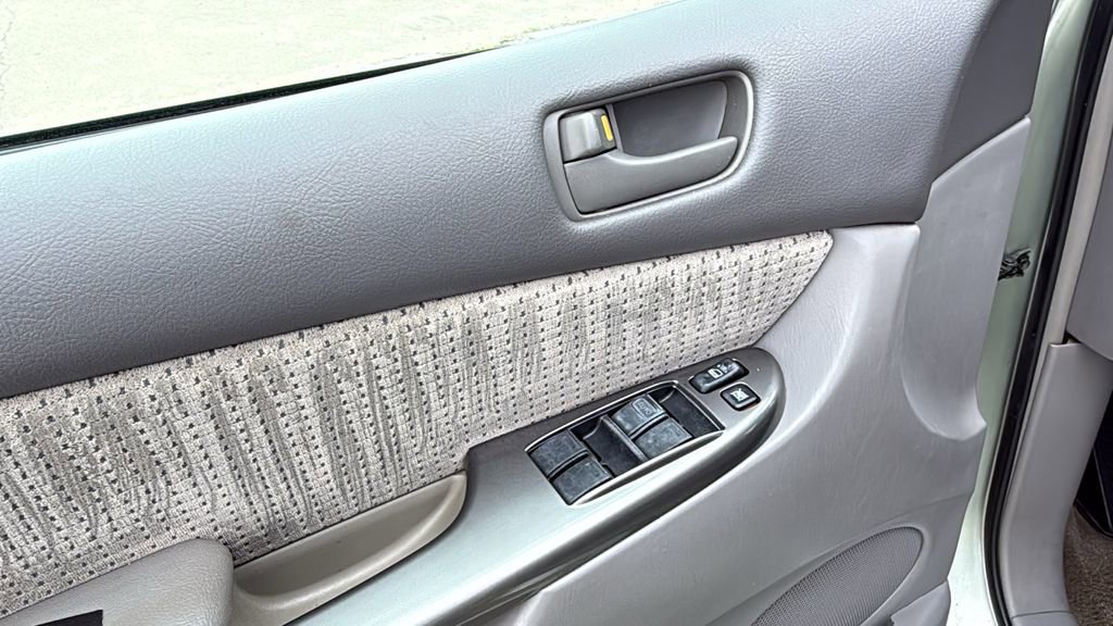 Used 2010 Toyota Sienna LE FWD image 12