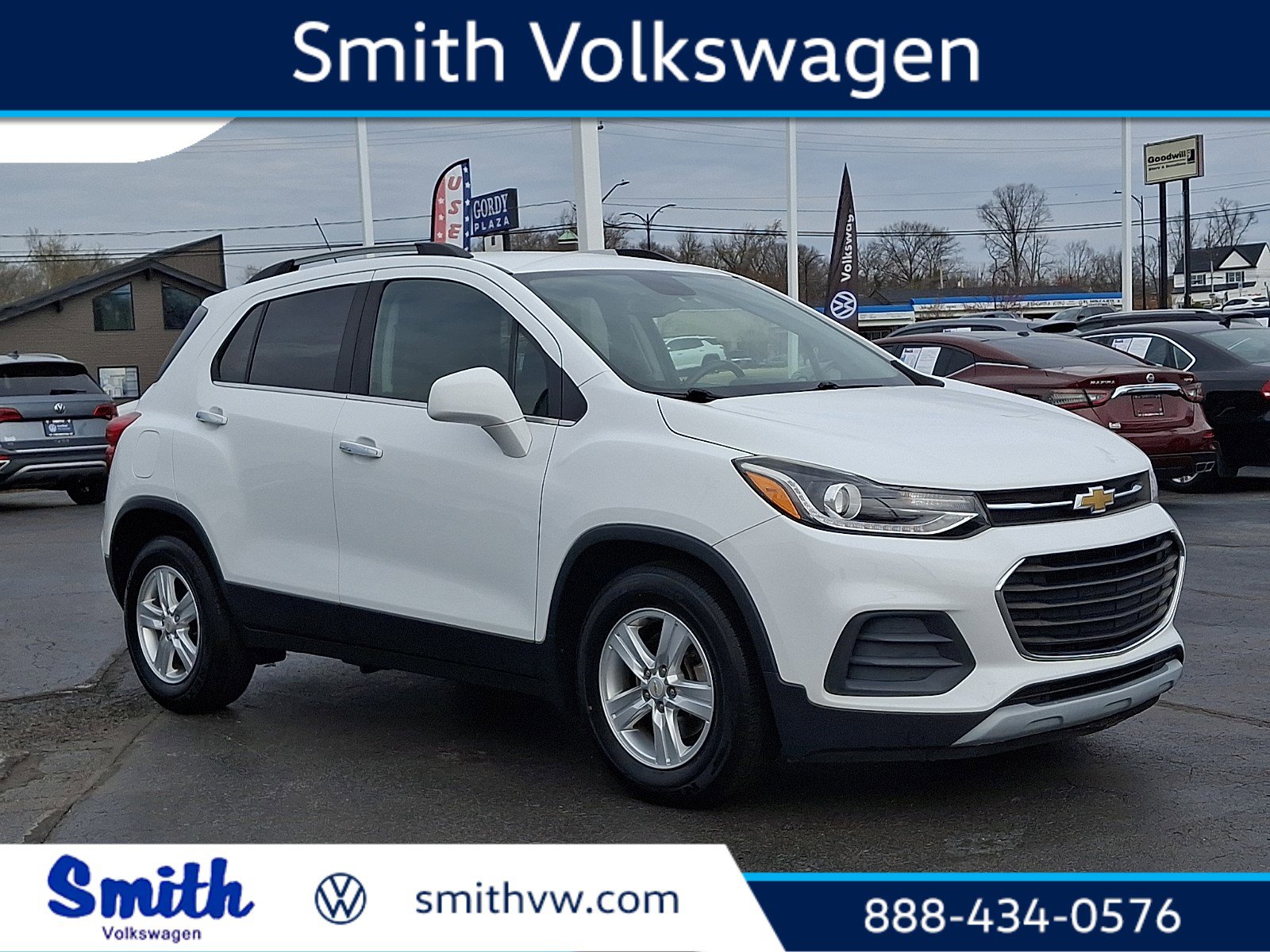 Used 2018 Chevrolet Trax LT w/ LT Convenience Package image 1
