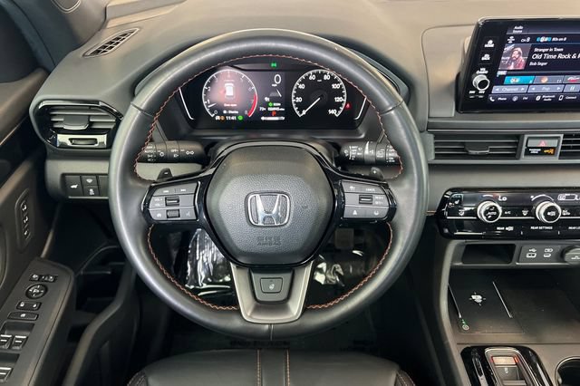Used 2025 Honda Pilot TrailSport image 16