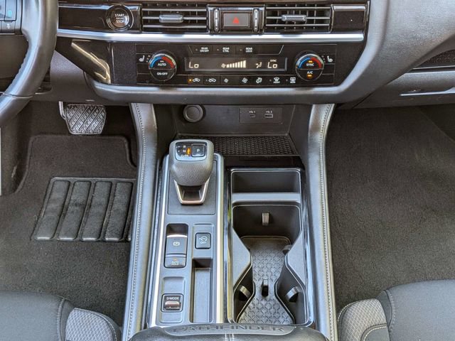 Used 2025 Nissan Pathfinder SV FWD image 19