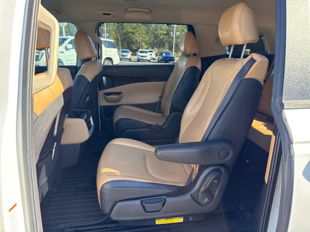 Used 2023 Kia Carnival EX image 17