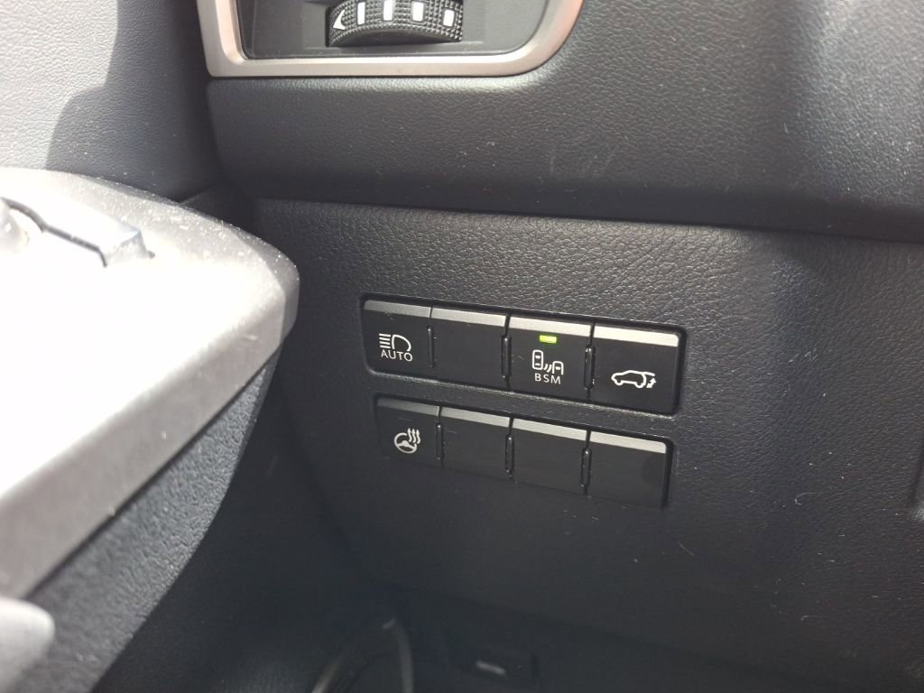 Used 2018 Lexus NX 300h AWD w/ Premium Package image 9