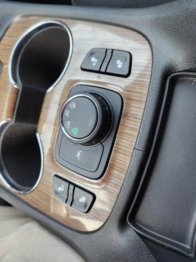 Used 2023 GMC Acadia SLE w/ Driver Convenience Package image 47