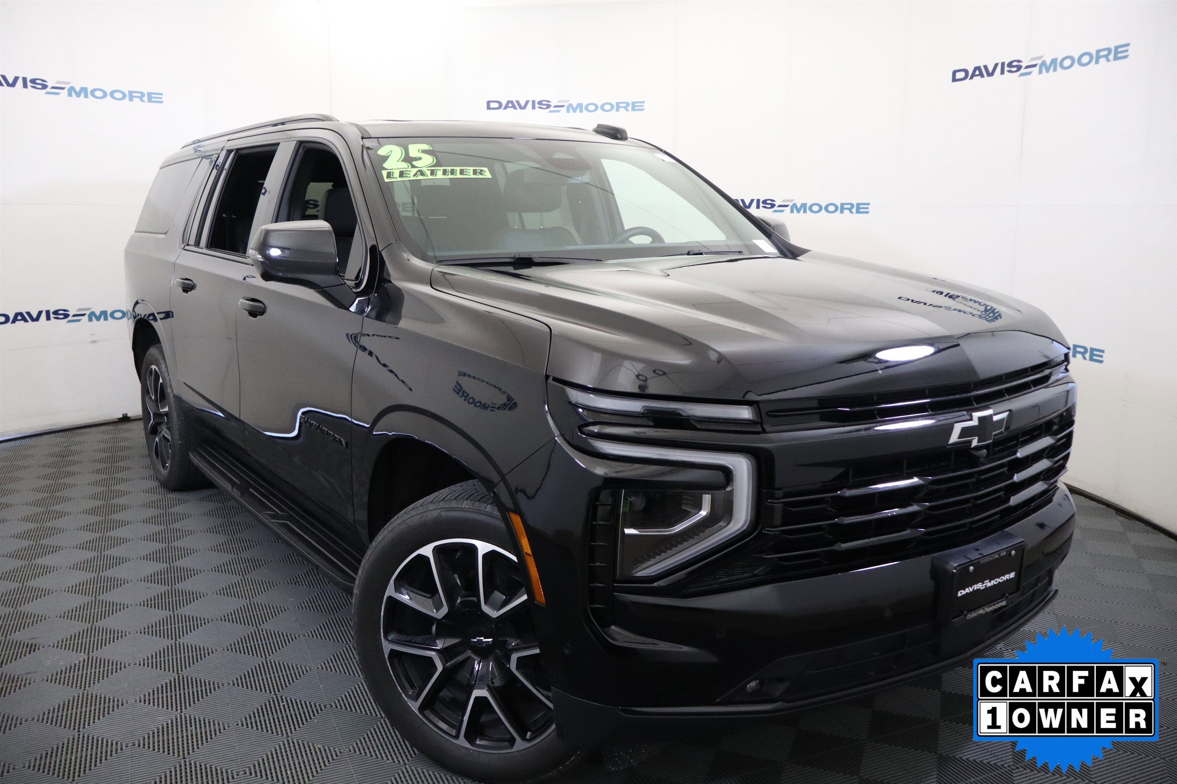 Used 2025 Chevrolet Suburban RST w/ Comfort Package AWD/4WD image 2