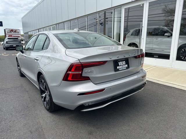 Used 2024 Volvo S60 B5 Core image 3