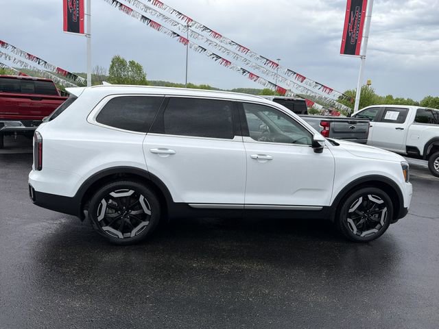 Used 2024 Kia Telluride EX w/ EX Captain's Chair Package image 3