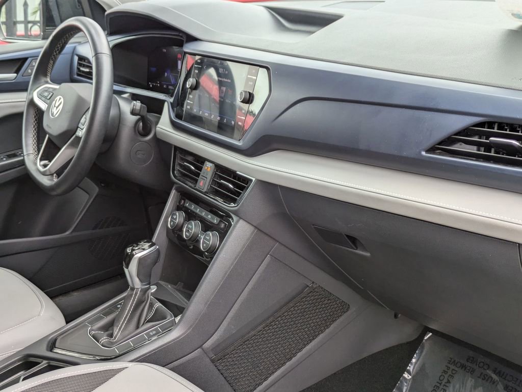 Used 2024 Volkswagen Taos SE image 31