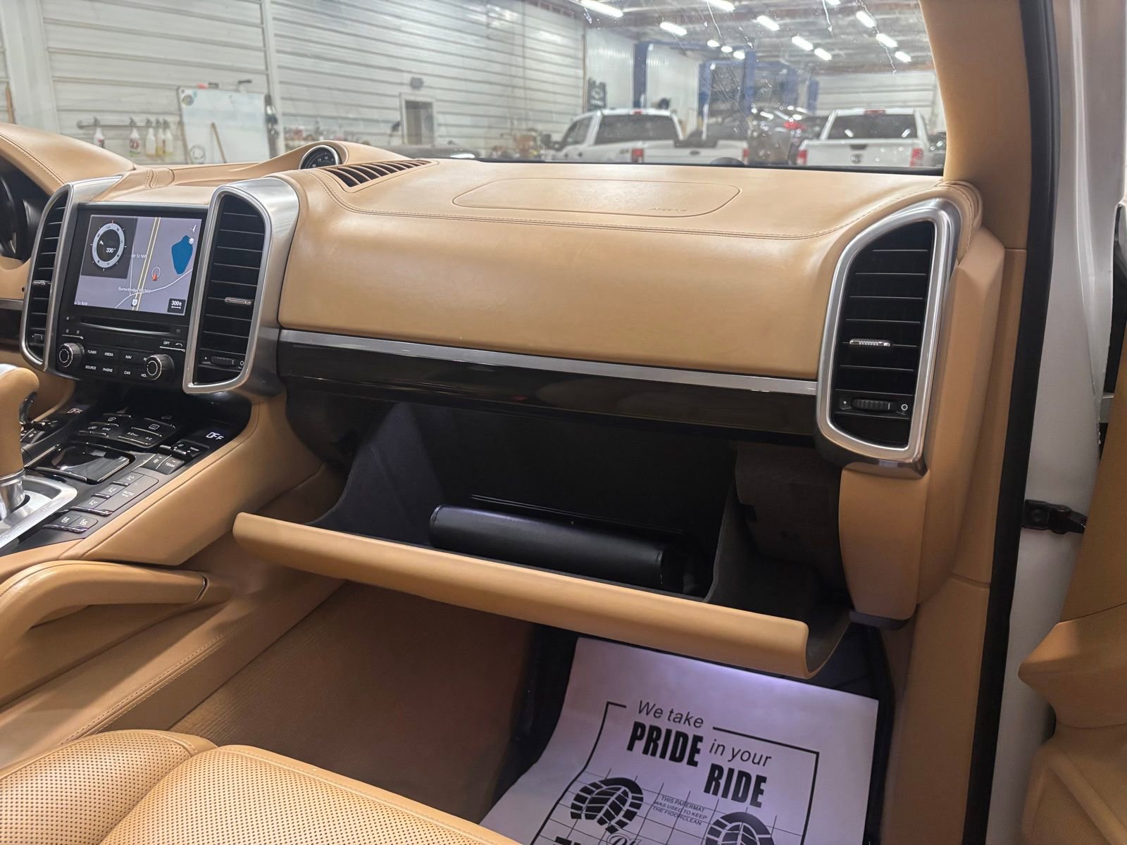 Used 2017 Porsche Cayenne Platinum Edition image 30