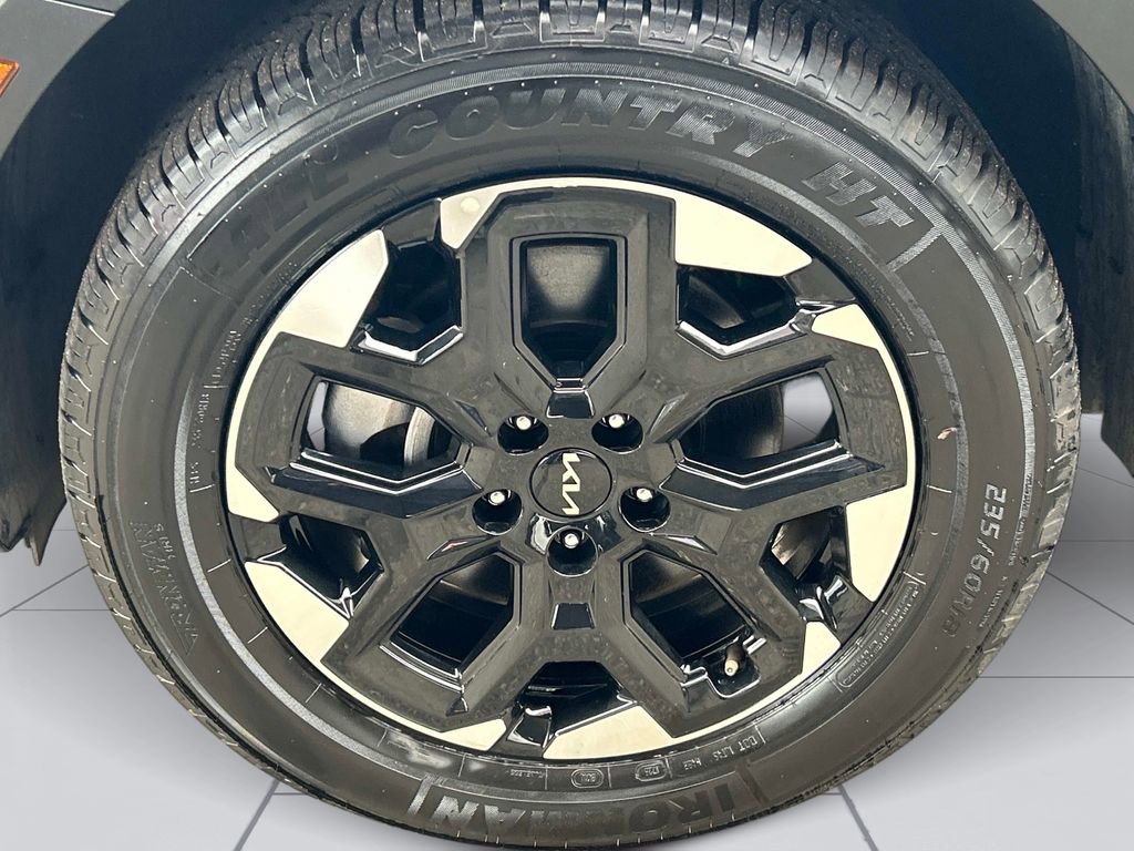 Used 2024 Kia Sorento S image 9