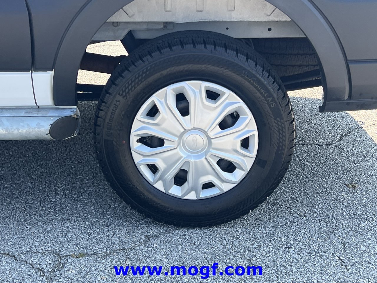 Used 2025 Ford Transit 250 Low Roof w/ Exterior Upgrade Package RWD image 30