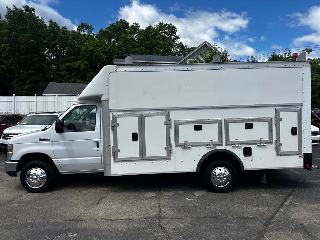 Used 2019 Ford E-450 and Econoline 450 Super Duty w/ Power Windows & Locks Group RWD image 2