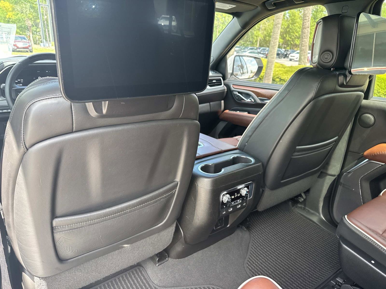 Used 2023 GMC Yukon XL Denali Ultimate AWD/4WD image 13