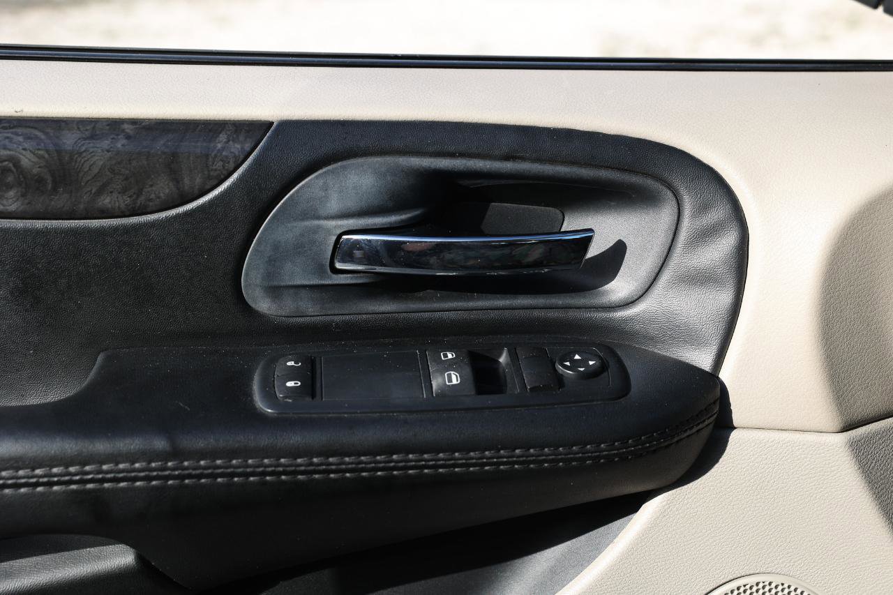 Used 2015 Dodge Grand Caravan American Value Package image 37