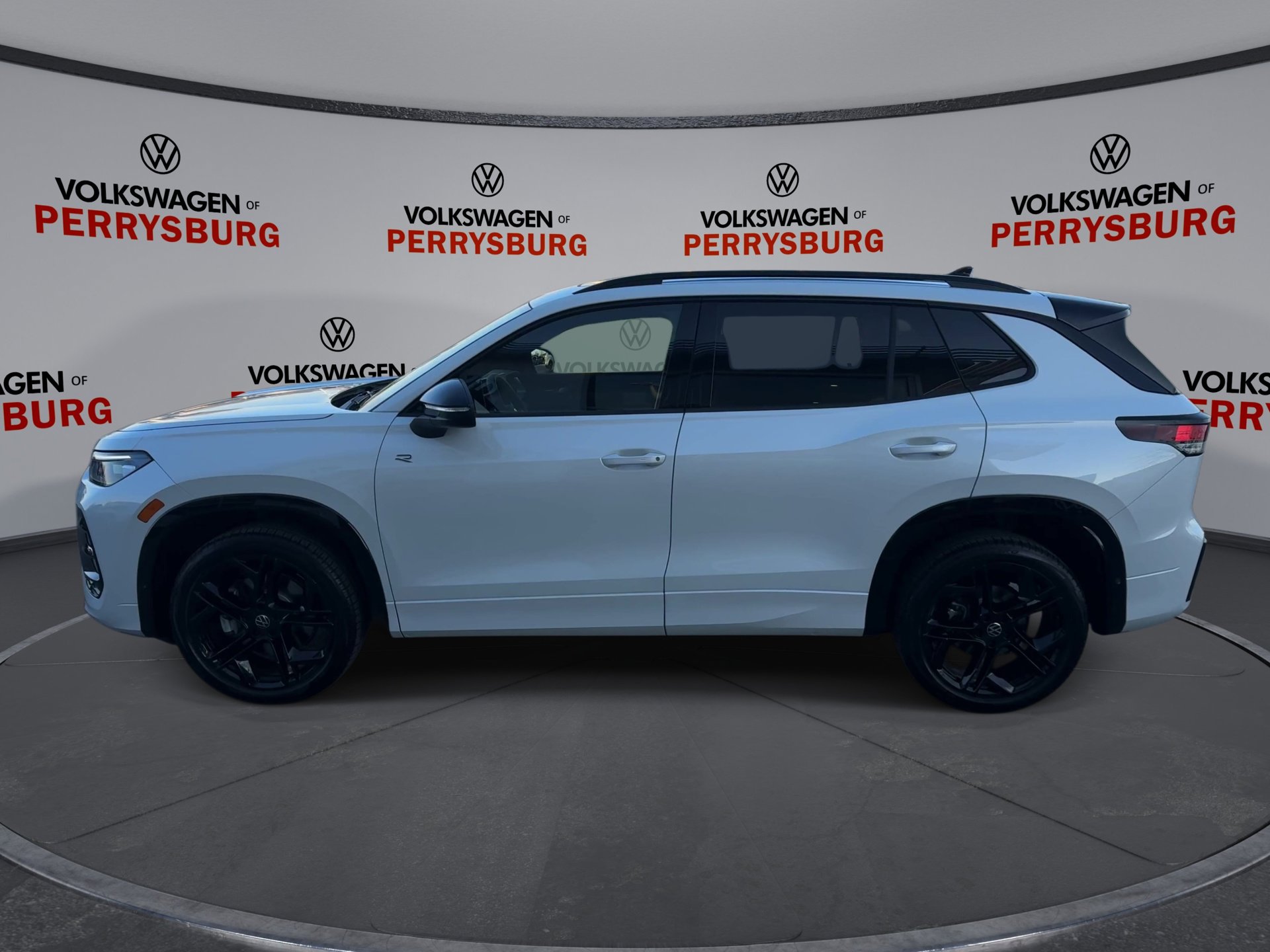 New 2026 Volkswagen Tiguan SE R-Line image 5