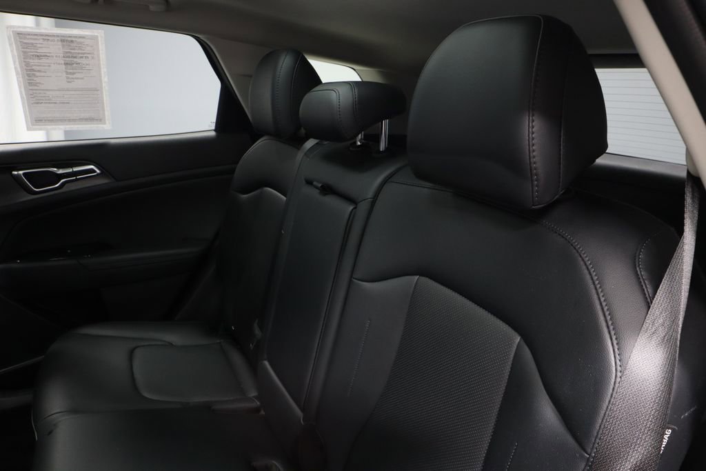 Used 2025 Kia Sportage EX w/ Premium Package image 23
