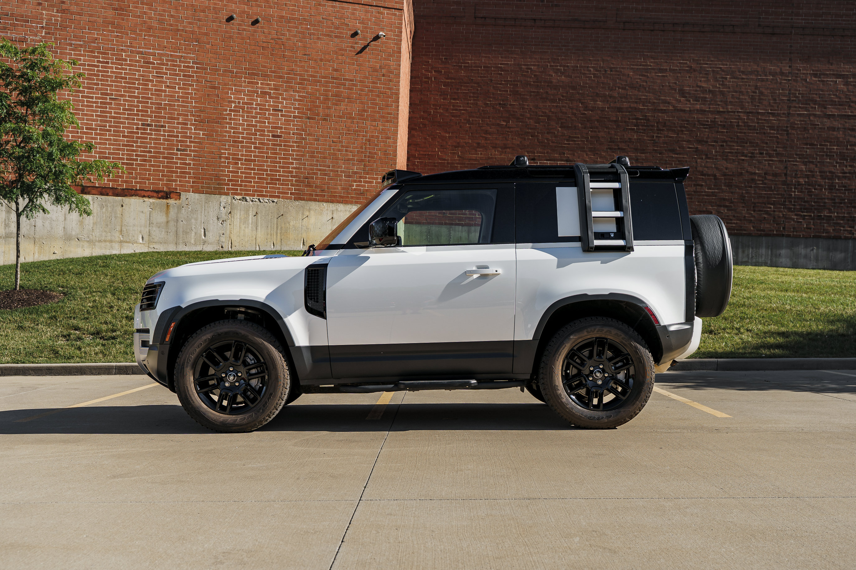 Used 2025 Land Rover Defender 90 S AWD/4WD image 6