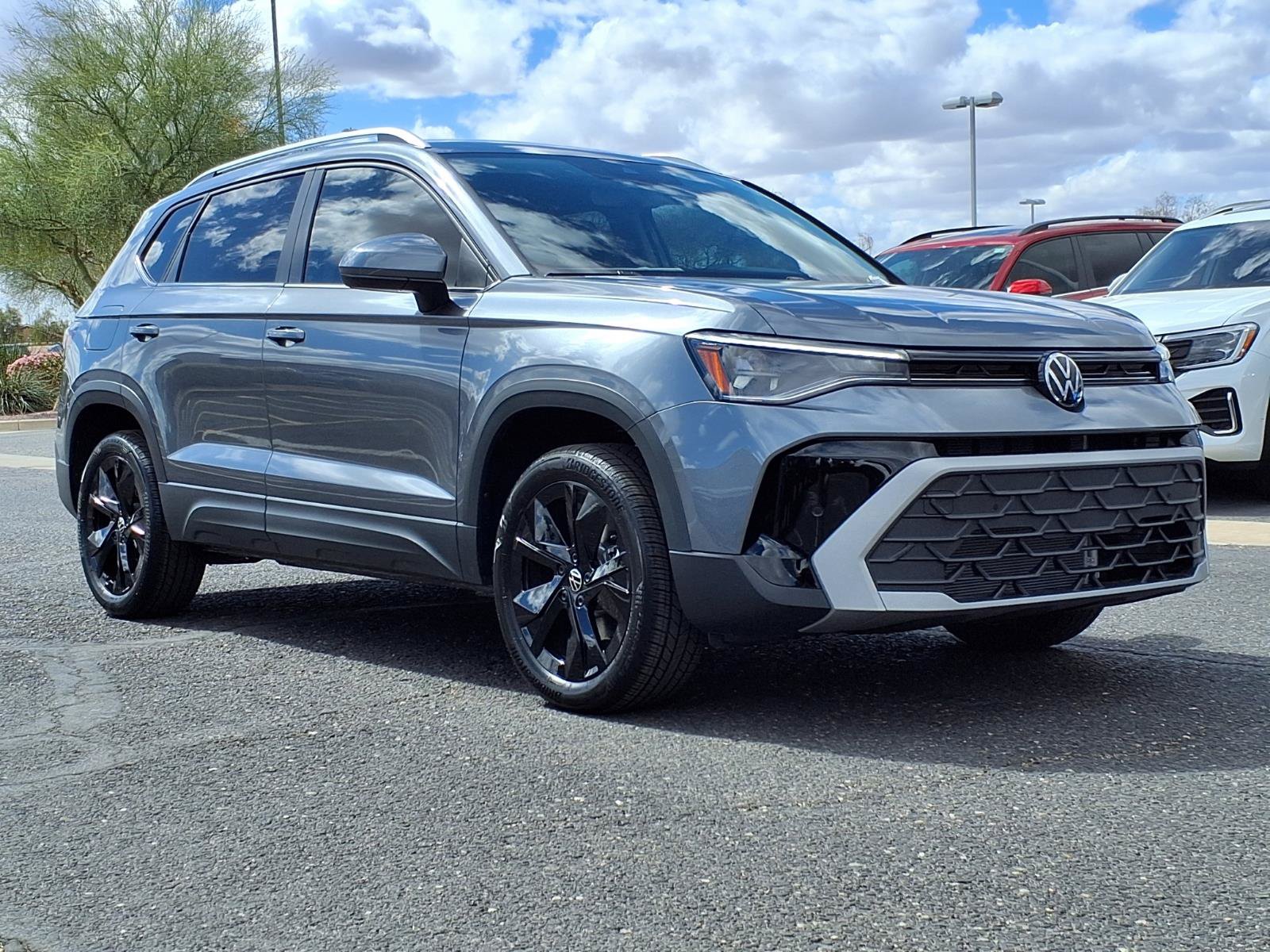 New 2026 Volkswagen Taos SE FWD image 1