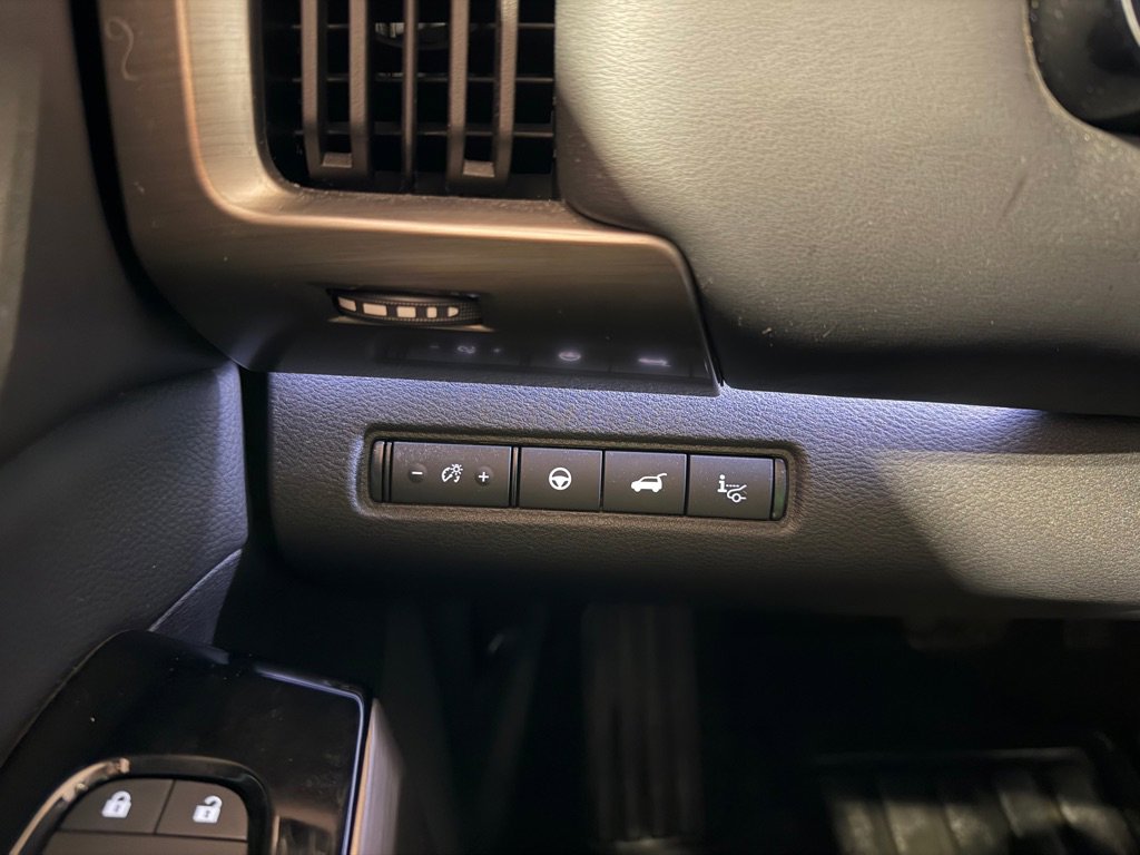 Used 2024 Nissan Pathfinder Platinum w/ Cargo Package image 34