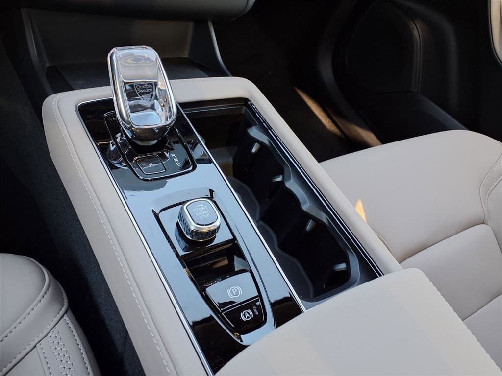 New 2026 Volvo XC90 T8 Plus w/ Protection Package Premier image 16