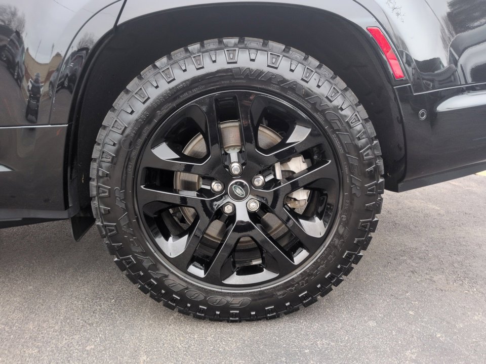 Used 2025 Land Rover Defender 130 Outbound image 22