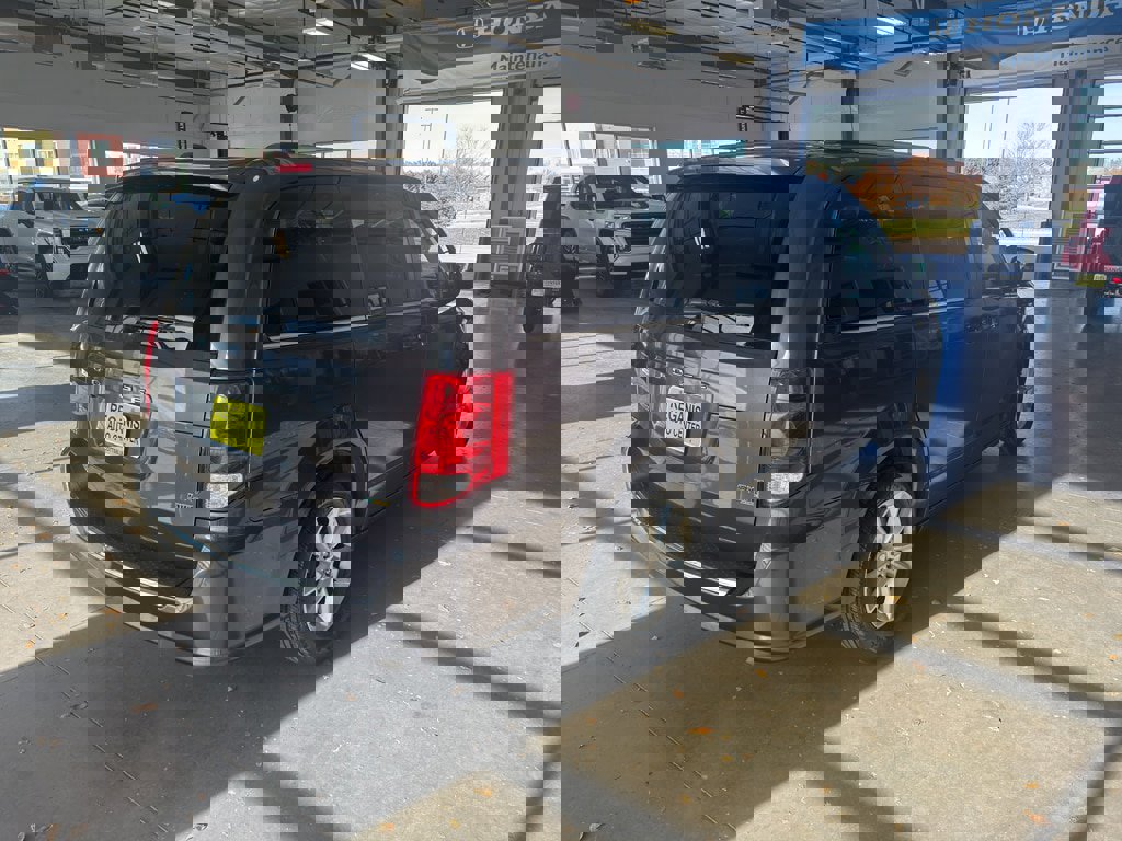 Used 2019 Dodge Grand Caravan SXT image 5