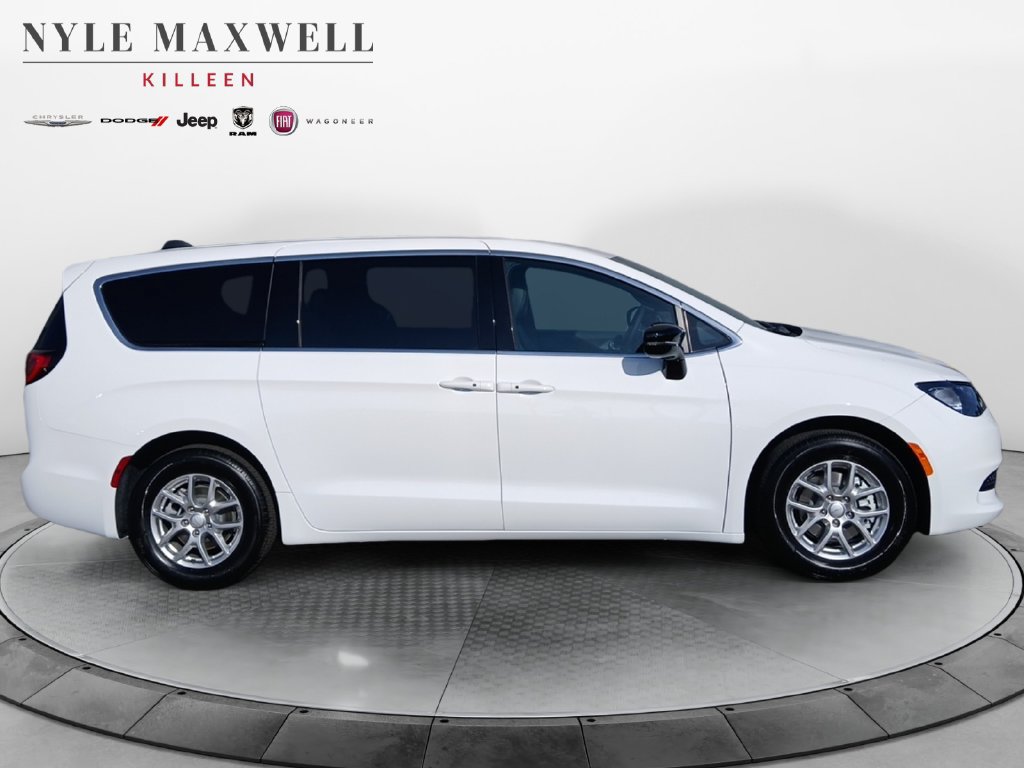 New 2027 Chrysler Pacifica LX FWD image 17