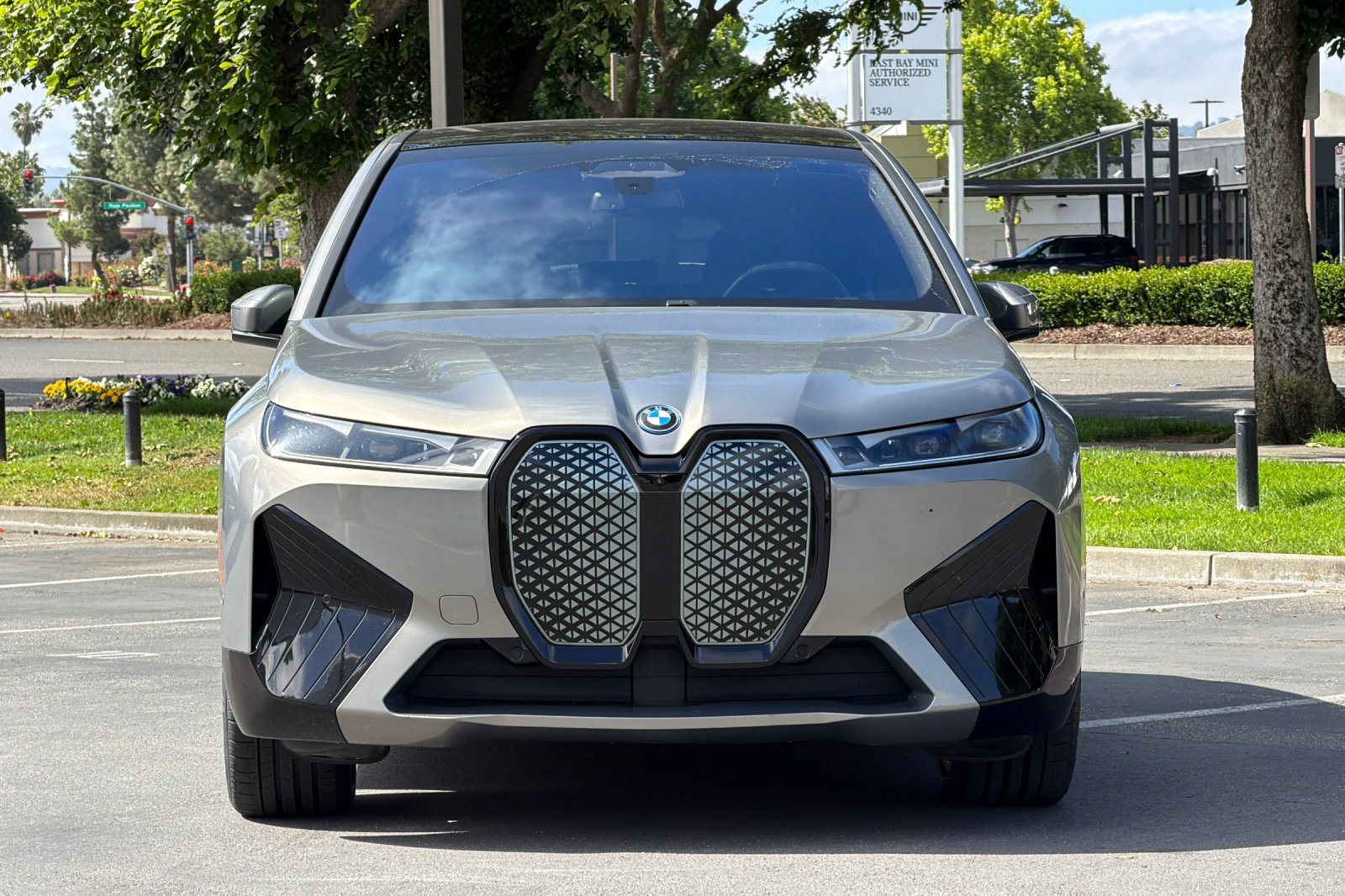 Certified 2023 BMW iX M60 w/ Executive Package AWD/4WD image 10