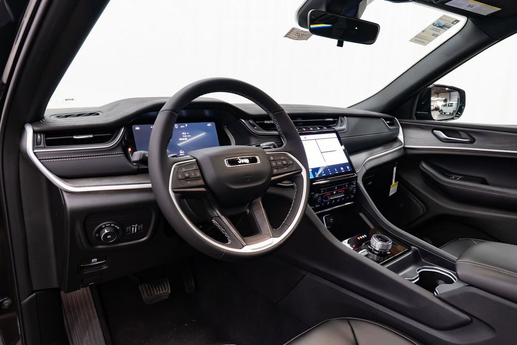 New 2025 Jeep Grand Cherokee Limited w/ Trailer Tow Package image 25